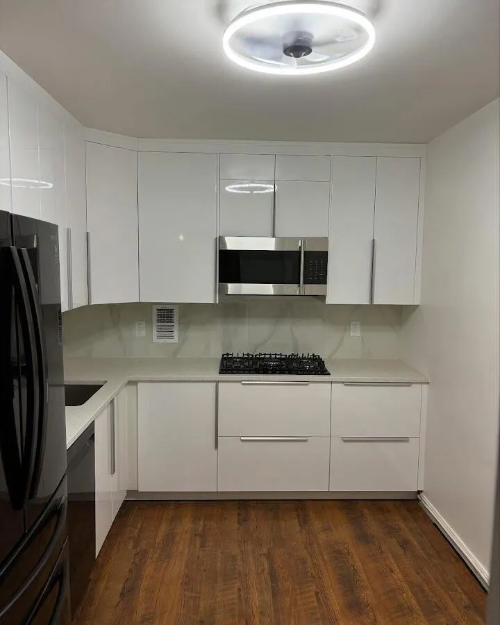 Renovated kitchen with quartz countertops in West Chicago